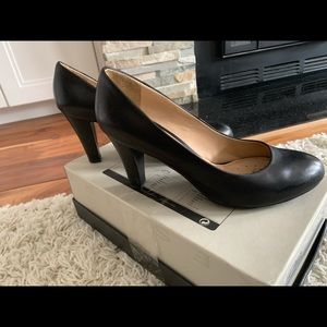 Geox black heels: formal & elegant but comfortable